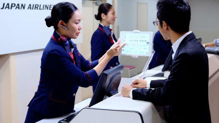 Mudahkan Pelayanan di Konter Check-in, Japan Airlines Gandeng Accenture Hadirkan Artificial Intelligent