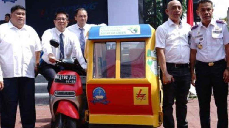 Gandeng PLN, Universitas HKBP Nommensen Luncurkan Becak Motor Listrik
