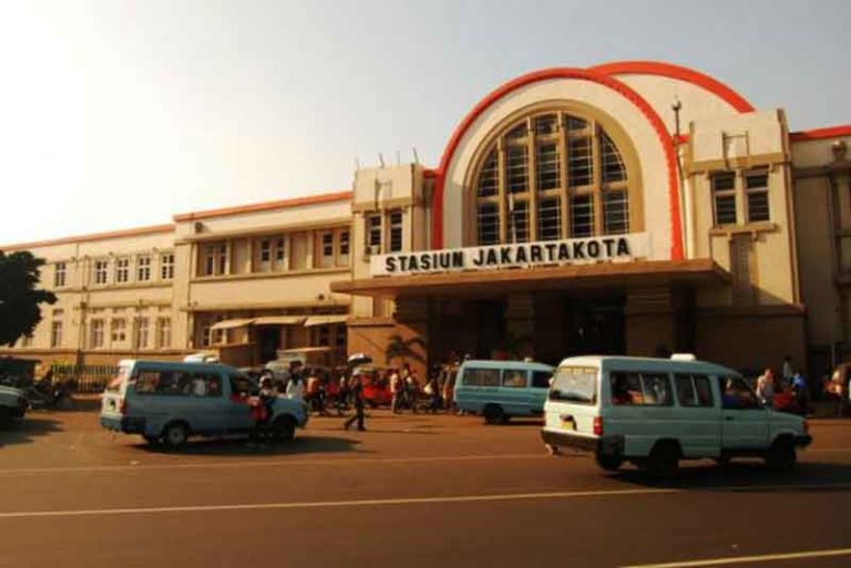 Kurangi Kepadatan di Stasiun Senen, Stasiun Kota Kini Layani Pemberangkatan KA Jarak Jauh
