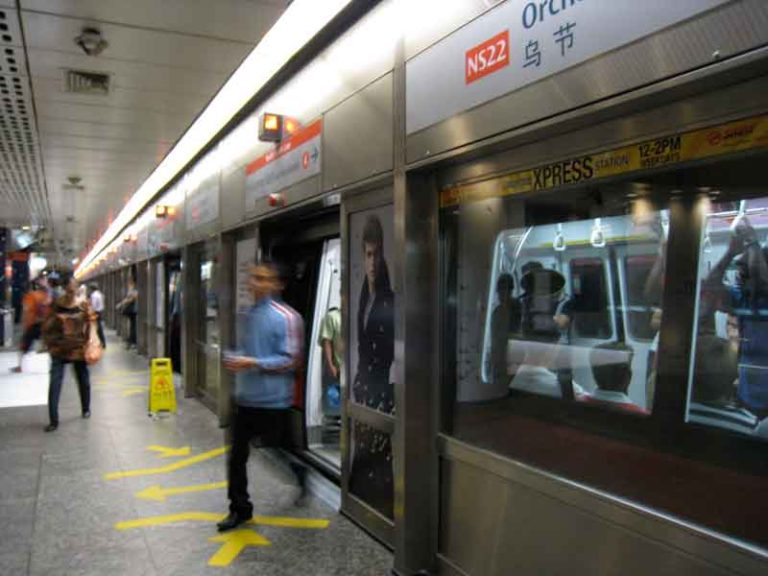 Merusak Screen Door di Stasiun Orchard, Pria Muda Didakwa Pengadilan Singapura