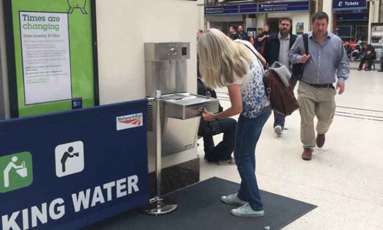 Di Stasiun Kereta Inggris, Konsumsi Keran Air Minum Gratis Sudah Jadi Tren
