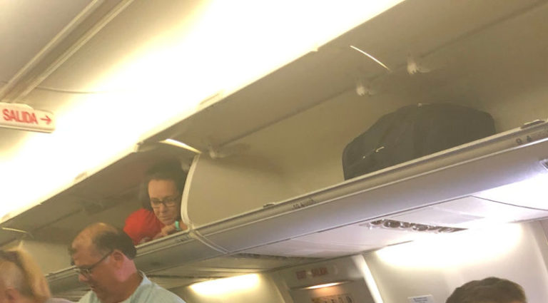 Wow, Ada Awak Kabin Southwest di Bagasi Kabin! Lagi Ngapain Ya?