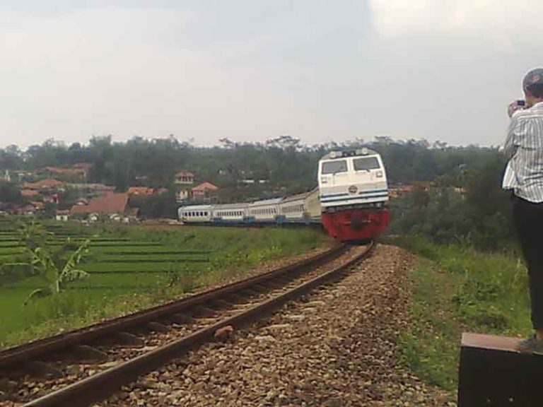 KA Priangan Ekspres – Hanya Mengular Empat Bulan dan Tanpa Pengganti