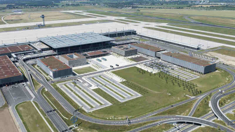 Setahun Beroperasi, Bandara Berlin Brandenburg Laporkan 50 Bird Strike Gegara Bangunan Kaca