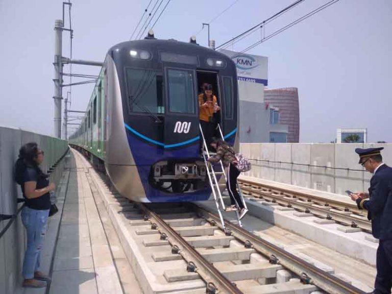Untuk Pertama Kalinya MRT Jakarta Mogok, Inilah Kronologi dan Sumber Pasokan Listrik yang Digunakan!