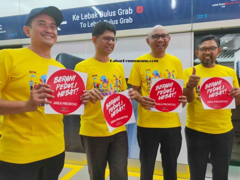 Dorong Antikorupsi, KPK dan MRT Jakarta Tempel Stiker “Berani Jujur Hebat” di Kereta Prioritas