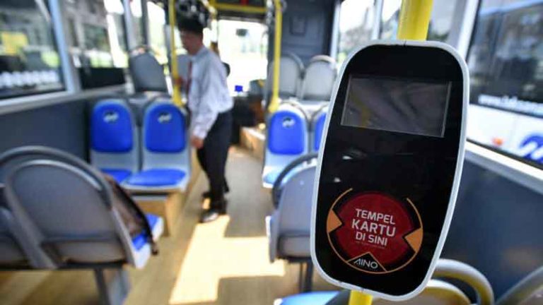 Hapus Mesin EDC untuk Pembayaran, TransJakarta Tambah Reader TOB di Bus Pengumpan
