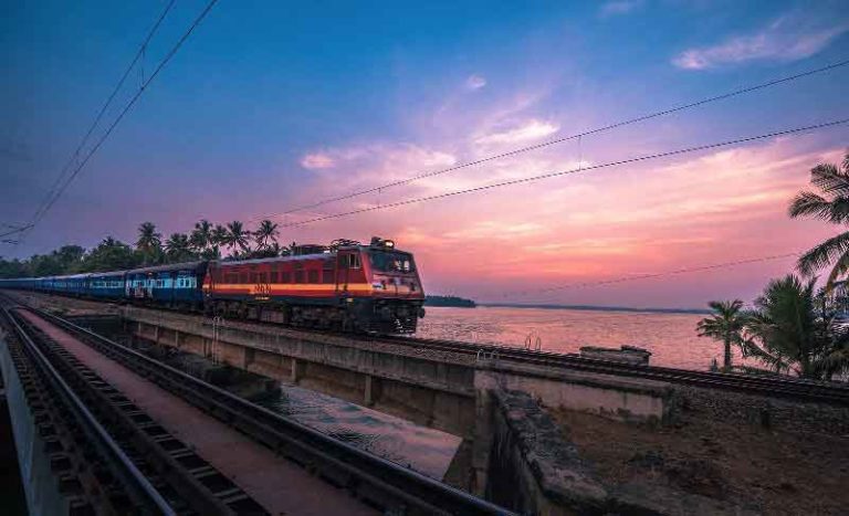 Kereta Semi Cepat Kerala, Reduksi Polusi Udara dan Ketergantungan Minyak Impor