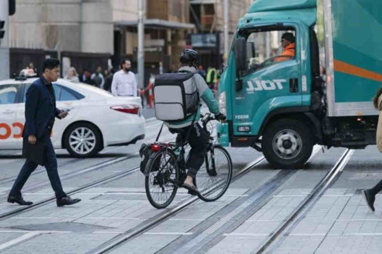 Jelang Operasional Trem di Sydney, Pejalan Kaki, Pesepeda dan Pengendara Motor Harus Berbagi Jalur