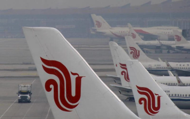 Direksi Air China Sebut Tak Akan Akuisisi Cathay Pacific
