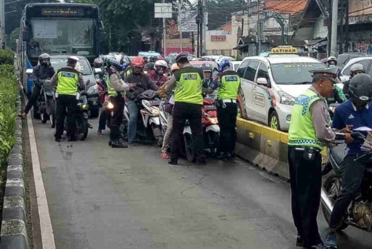 Sterilisasai Jalur Busway Turun 4 Persen, TransJakarta dan Dirlantas Polda Metro Jaya Pasang ETLE