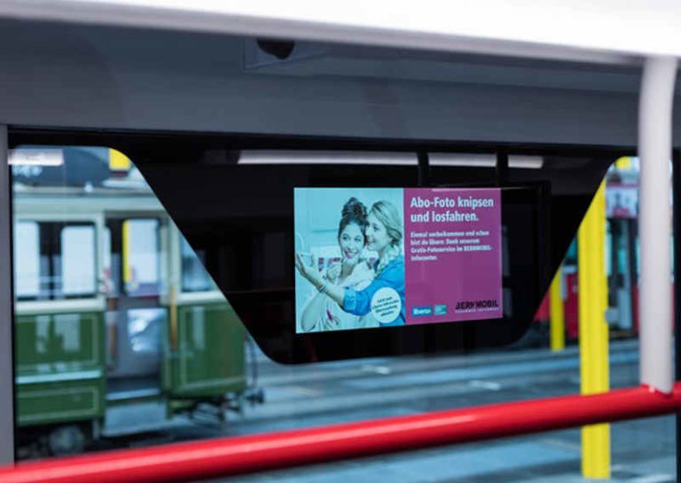 OSG ScreeneX Hadirkan ‘Informasi’ pada Kaca Moda Transportasi Umum