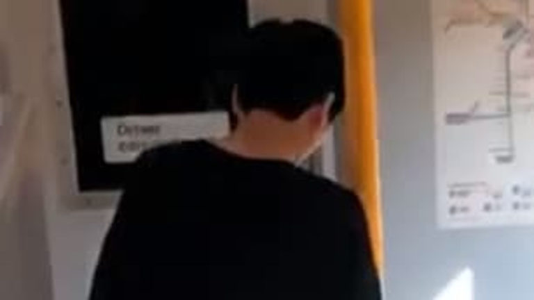 Pria ini Pipis di Pojokan Gerbong, Komuter Sydney Trains ‘Ternoda’