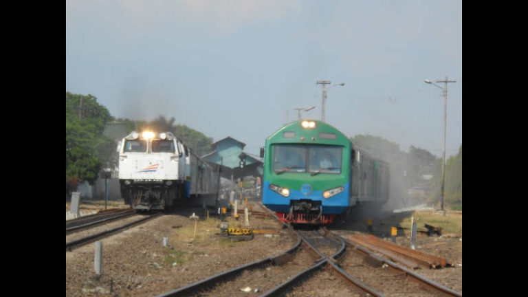 KA Arek Surokerto, Akankah Kembali Mengular Saat Tarif Tol Naik?