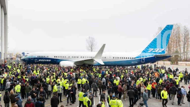 Tak Terpengaruh Krisis MAX 8, Boeing Luncurkan 737 MAX 10 di Hadapan Ribuan Karyawan
