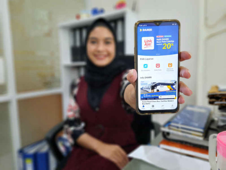 Mudahkan Penumpang, DAMRI Kolaborasi dengan Dompet Digital ShopeePay dan DANA