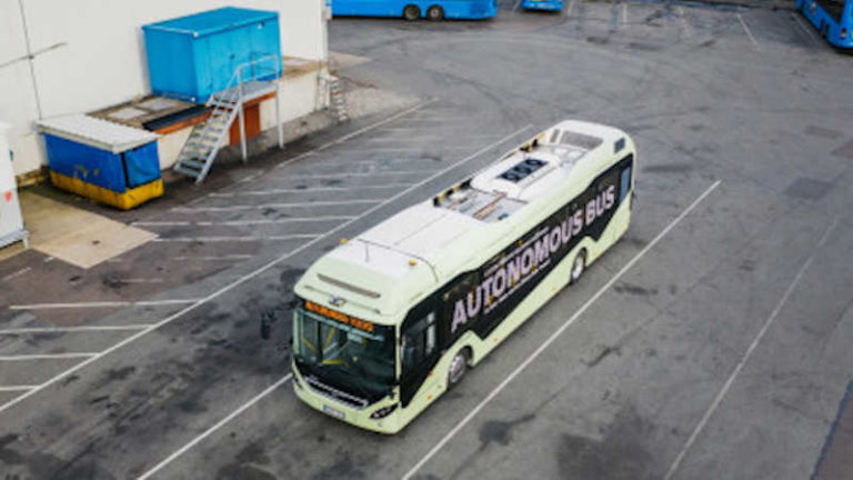 Volvo Demonstrasikan Bus Otonom Bertenaga Listrik yang Bisa Keliling Depo!