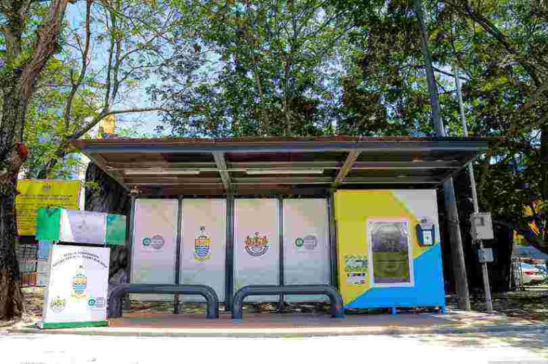 Wujudkan Kota Pintar, Penang Kini Punya Smart Bus Shelter yang Serba Canggih