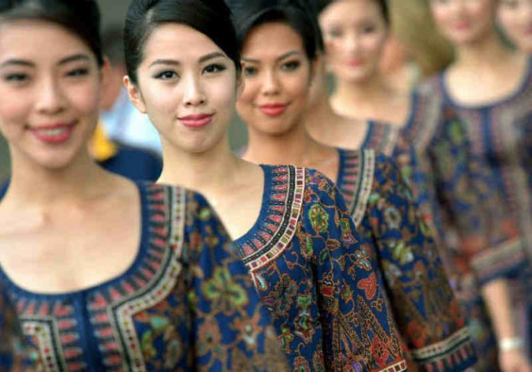 Jadi Pramugari Singapore Airlines Harus ‘Serba Bisa’