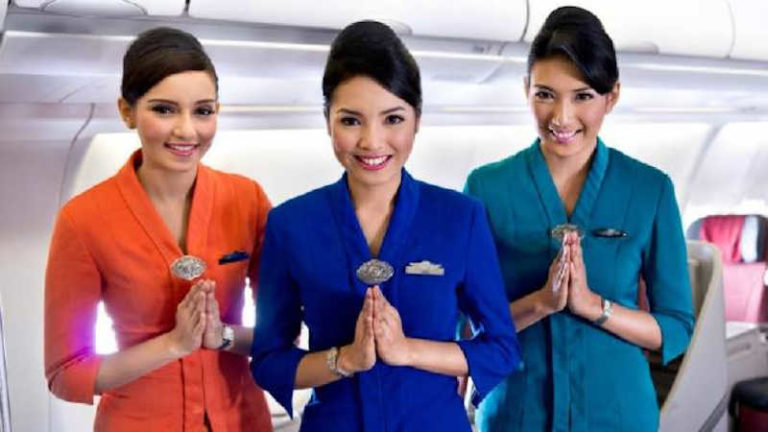 Ternyata Ada Makna ‘Terselubung’ di Balik Pertanyaan Awak Kabin Saat Anda Boarding
