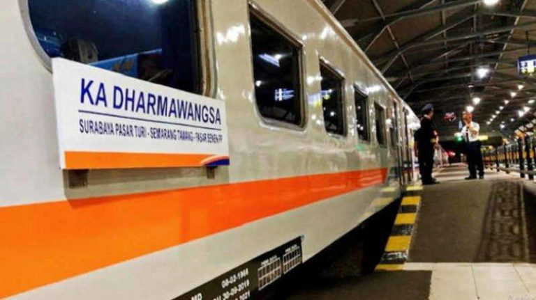KA Dharmawangsa Mulai Mengular di Relasi Pasar Senen-Surabaya Pasar Turi