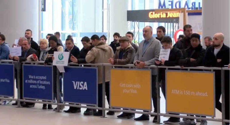 Tingkatkan Kenyamanan, Bandara Istanbul Larang Penjemput Bawa Kertas Penanda Jemputan
