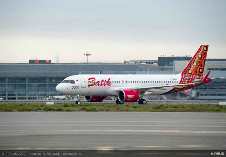 Operasikan Boeing 737-800NG, Batik Air Terbang ke Singapura PP dari Surabaya