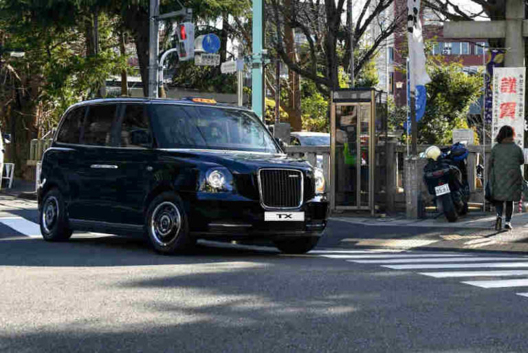 Taksi Hybrid Plug-In Diluncurkan Geely di Tokyo