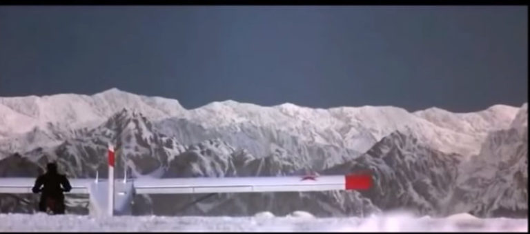 Courchevel, Bandara Ekstrem di Adegan James Bond “Tomorrow Never Dies”