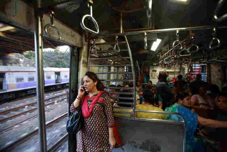 Dilanda Tsunami Covid, Indian Railways Berlakukan Pedoman Bagi Penumpang Kereta Api