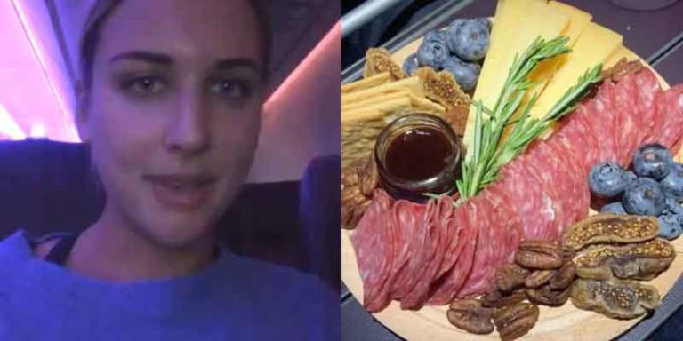 Dari Pada Bosan, Penumpang Pesawat Ini Menata Keju di Atas Papan Charcuterie