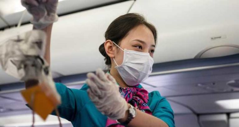 Pramugari Garuda Indonesia Dikomplain Gegara Masker, Sinyal Kuat Penumpang Ingin Cuci Mata?