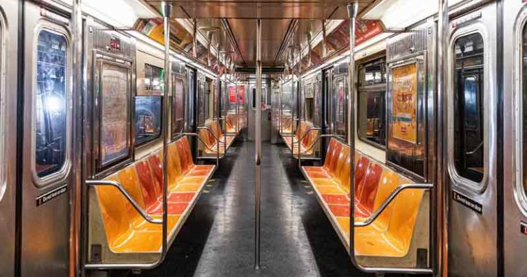 Imbas Corona, Wanita Asia Jadi Bahan Omelan Rasis di Kereta Bawah Tanah New York