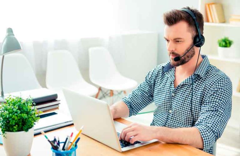 Jenuh Saat “Work From Home,” Atasi Kebosanan dengan Cari Ini!
