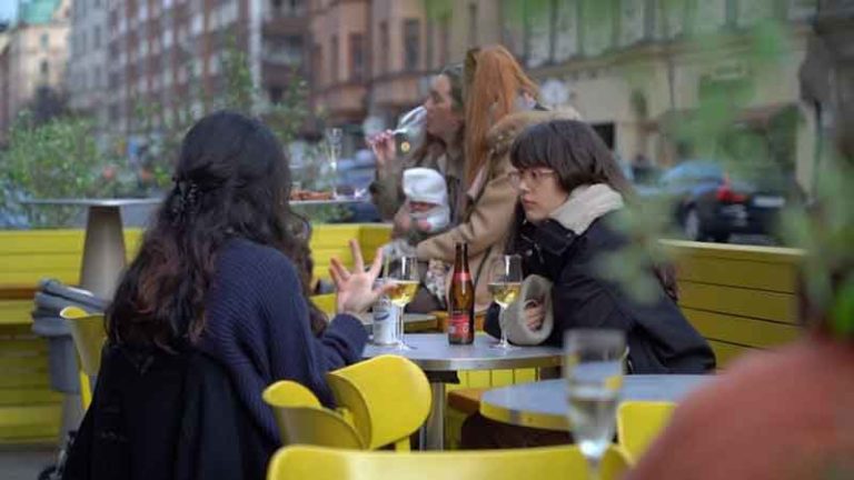 Tak Ada Lockdown di Swedia, Warga Stockholm Justru Terlihat Santuy