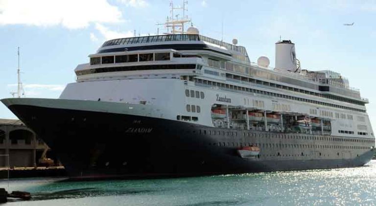 Terkatung di Perairan Selama 2 Minggu, Zaandam dan Rotterdam Akhirnya Berlabuh di Port Everglades