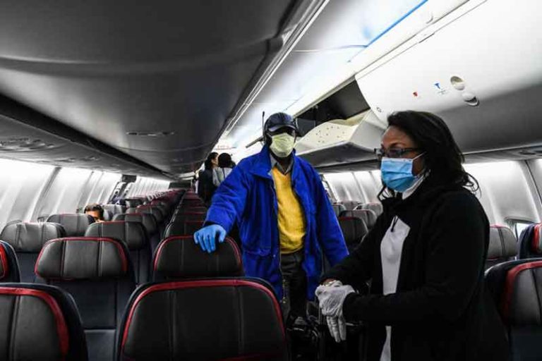 Serikat Pekerja Awak Kabin di AS Minta Semua Orang Gunakan Masker di Bandara dan Kabin Pesawat