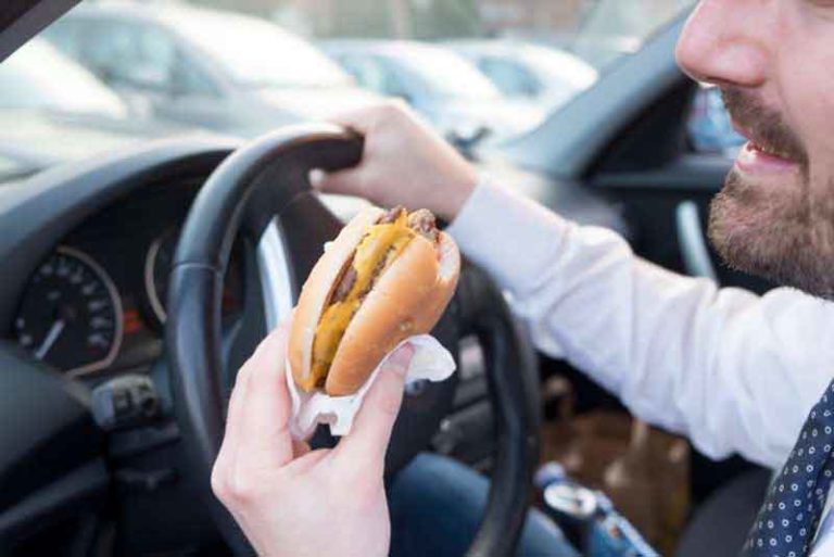 Beli Makanan Cepat Saji Lewat Drive-Thru Selama Pandemi? Ini Kata Para Ahli