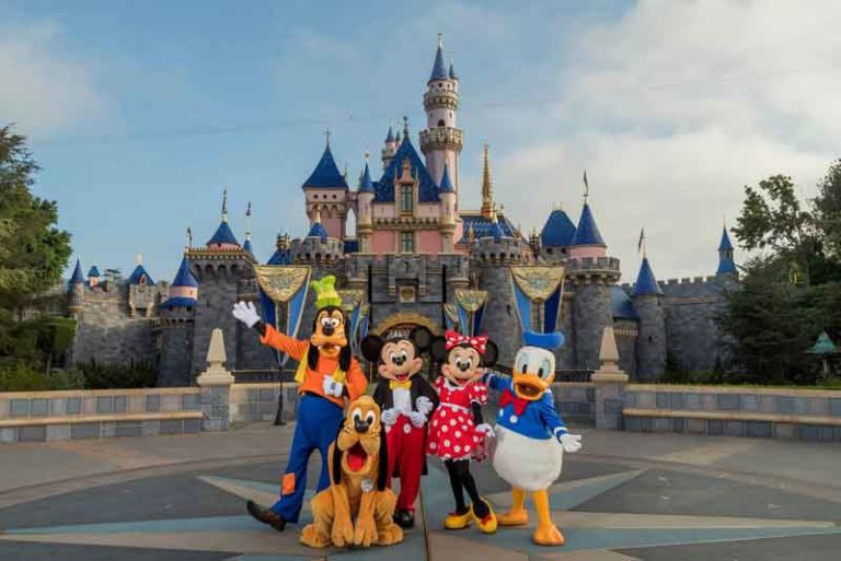 Anda Rindu Disneyland? Ikuti Perjalanan Virtual Melalui “It’s a Small World”