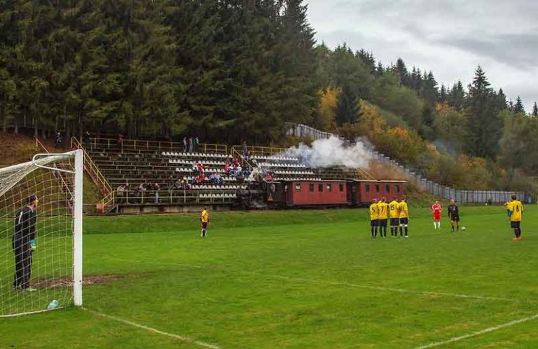 Satu-Satunya, Jalur Kereta Api Melintasi Stadion Sepak Bola Hanya Ada di Slowakia