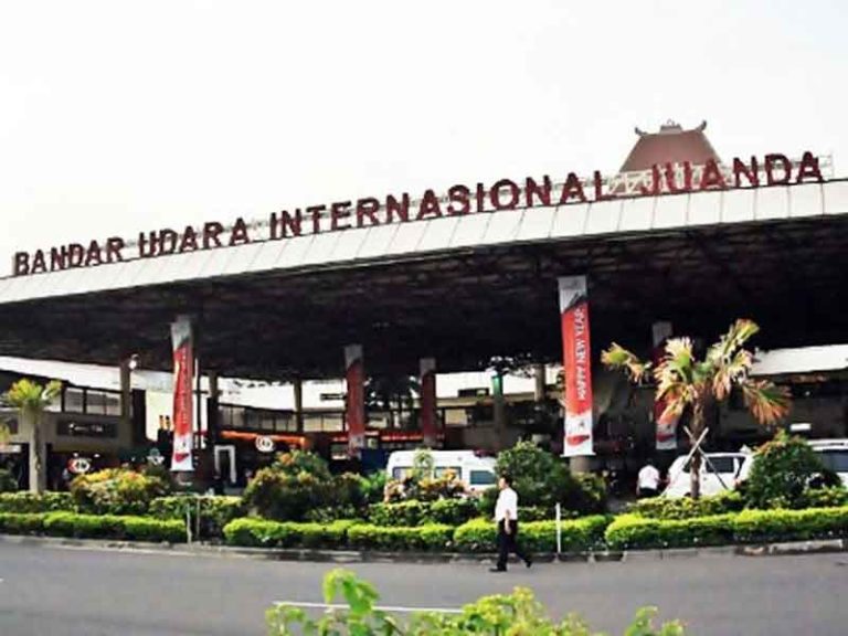 Wali Kota Surabaya: Penumpang yang Turun di Bandara Juanda Harus Mandi dan Ganti Baju
