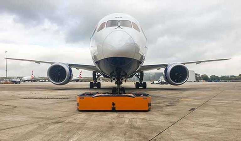 Kenapa Pesawat Terbang Tidak Gunakan Reverse Thrust untuk Mundur (Pushback)?