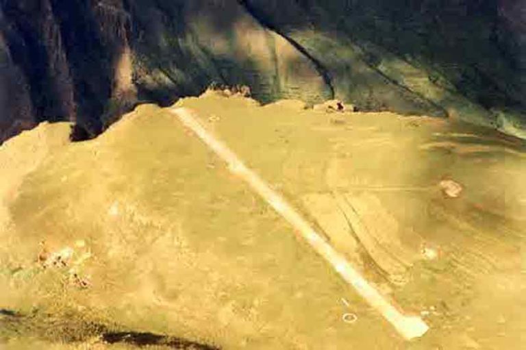 Matekane Air Strip, Bandara Terekstrem dengan Ujung Runway Langsung Mengarah Ke Jurang