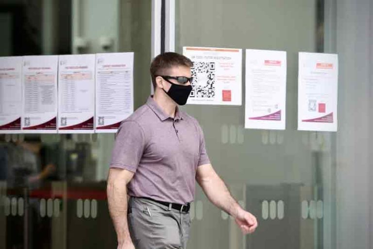 Apes! Keluar Hanya Beli Masker, Pilot AS Kena Penjara 4 Minggu Gegara Langgar Perintah Lockdown di Singapura