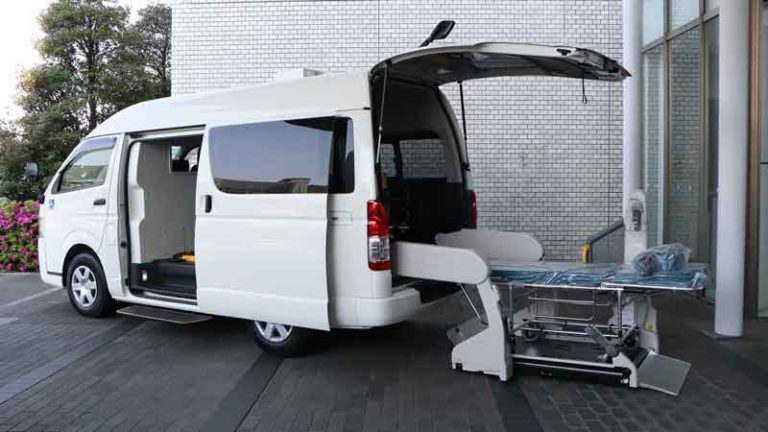 Pabrik Toyota di Tokyo Ubah Hiace Jadi Ambulans