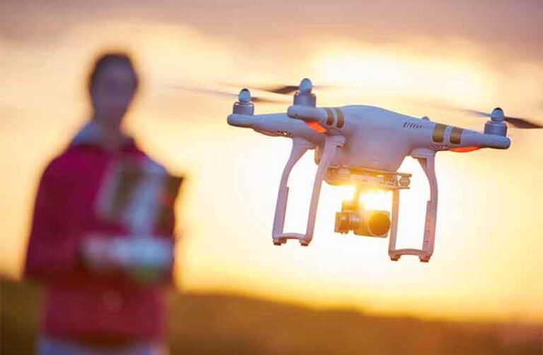 Pembersihan Area Ketinggian di Stasiun Kereta Nantinya Bakal Menggunakan Jasa Cleaning Drone