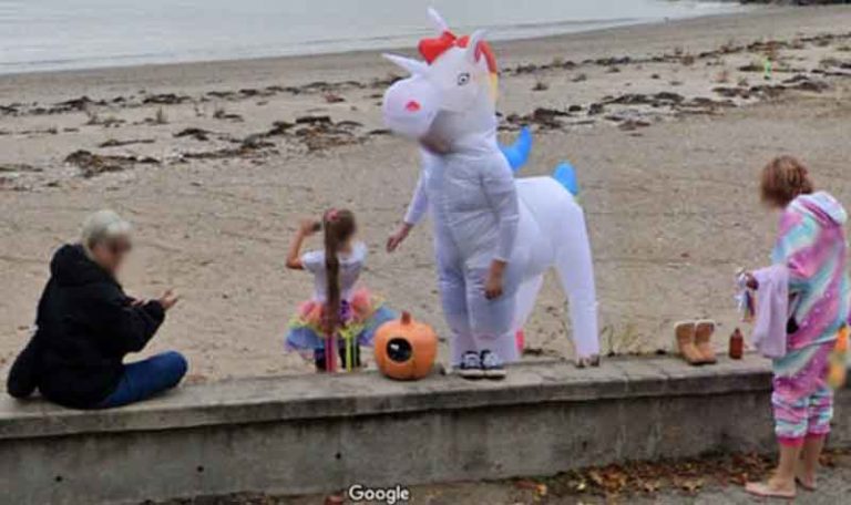 Orang Gunakan Kostum Unicorn Terlihat di Google Street View, Dikira Makhluk Mitos