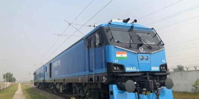 Operator Kereta India Manfaatkan Energi Surya dan Angin, Hemat Biaya Operasioal Secara Signifikan