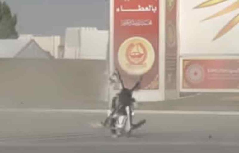 [Video] Detik-detik “Motor Terbang” Kepolisian Dubai Jatuh dari Ketinggian 30 Meter