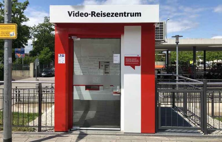 Diminati Penumpang Tua, Deutsche Bahn Hadirkan Mesin Tiket Kereta Otomatis Berpemandu Video